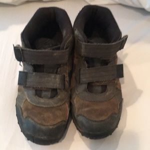 Stride rite boys suede boots size 1 to 2 wide